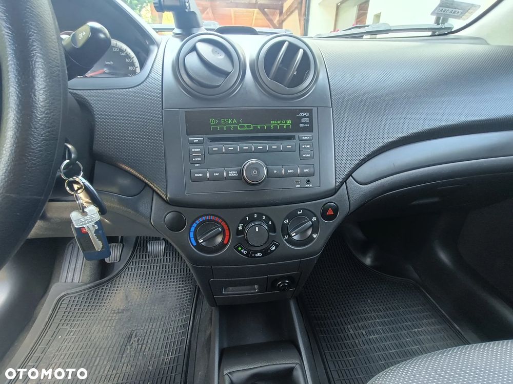 Chevrolet Aveo 1.2 16V Base / Classic - 9