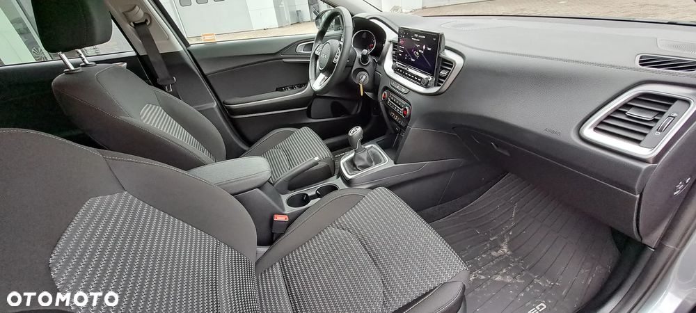 Kia XCeed 1.5 T-GDI M - 37