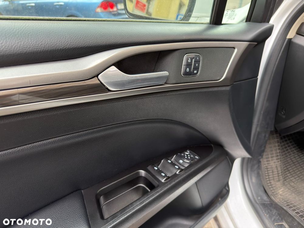 Ford Fusion - 14