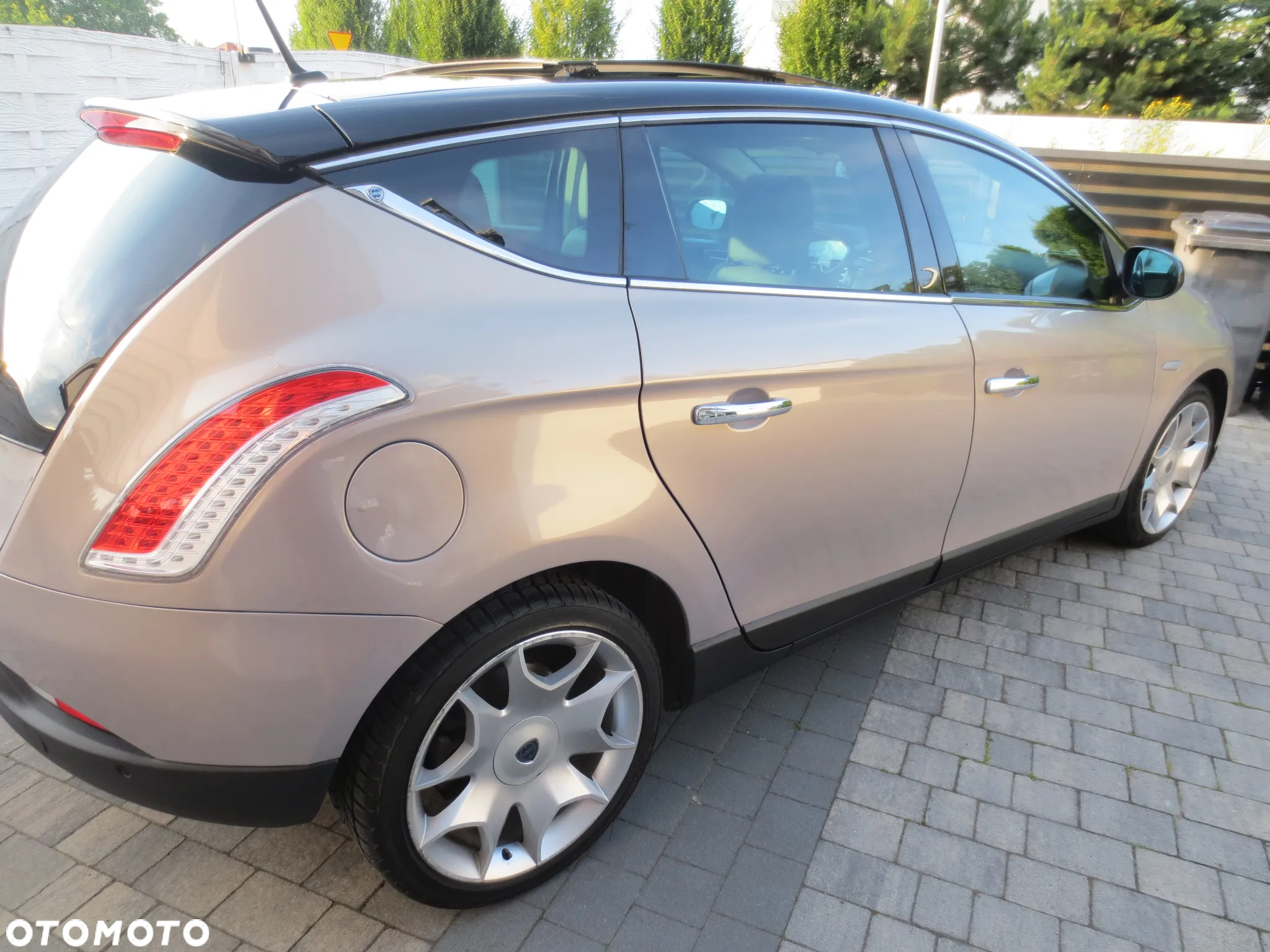 Lancia Delta 1.8 T-Jet Executive Sportronic - 23