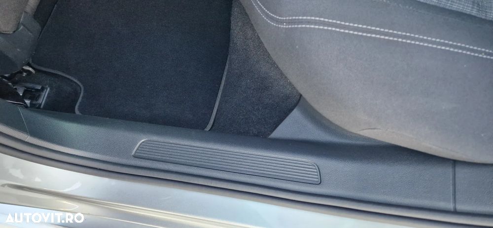 Volkswagen Passat - 12