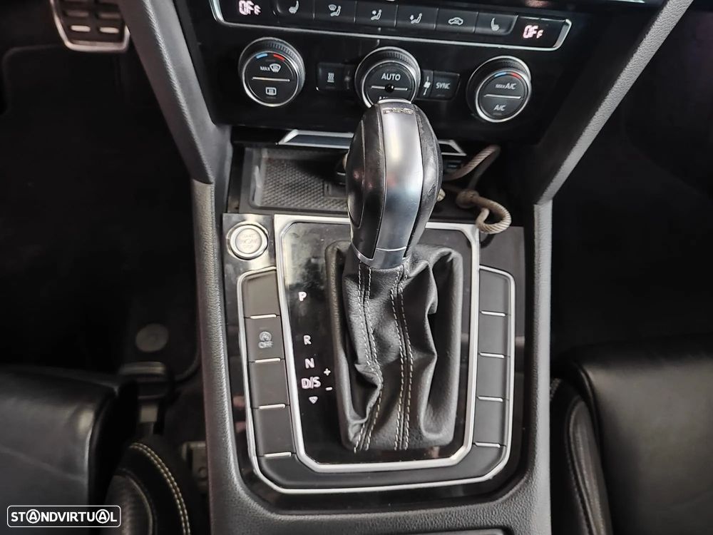 VW Passat Variant 2.0 TDi R-Line DSG - 41
