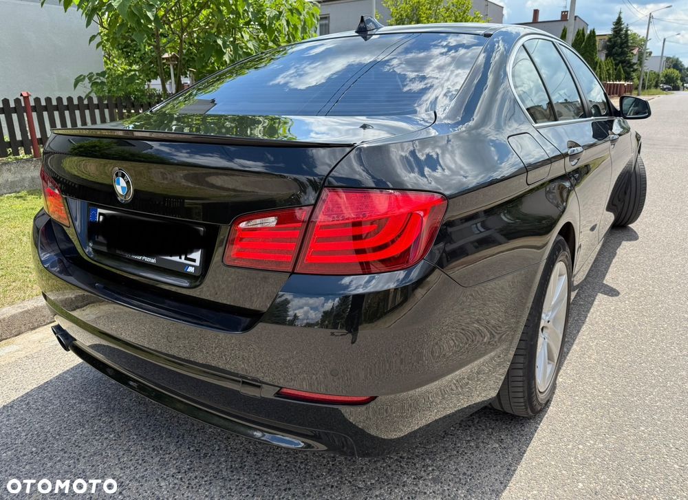 BMW Seria 5 523i - 5