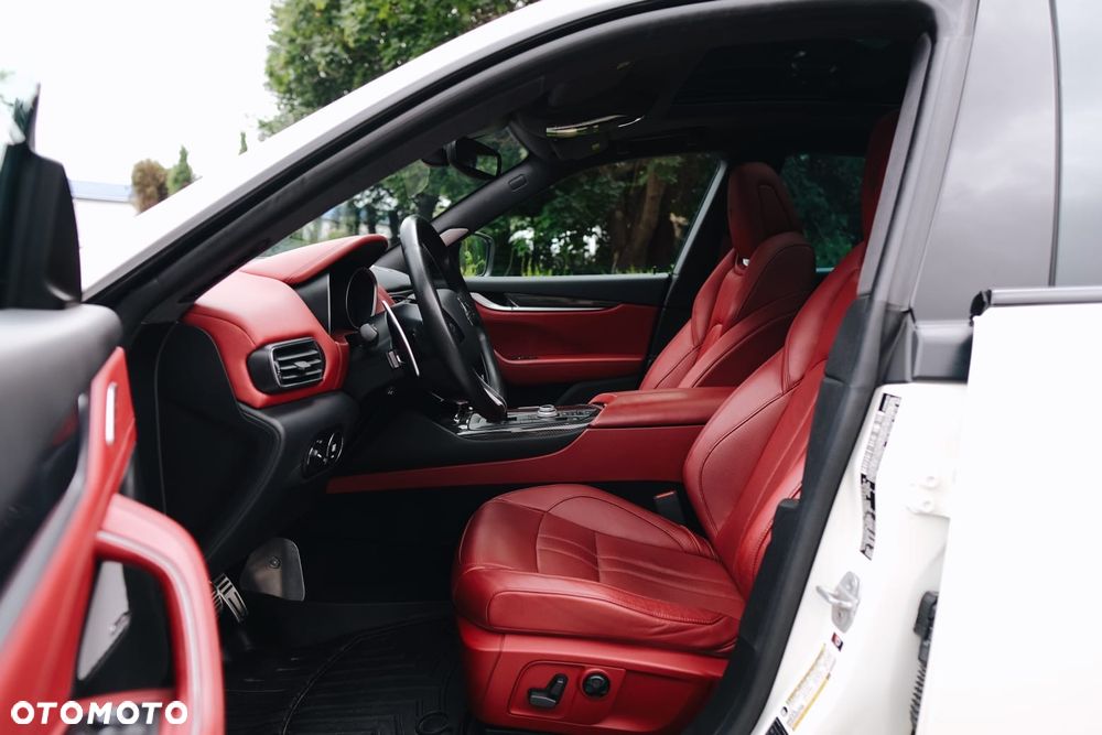 Maserati Levante S - 12