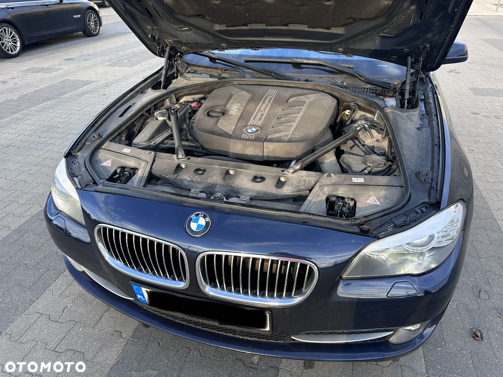 BMW Seria 5 525d xDrive - 26