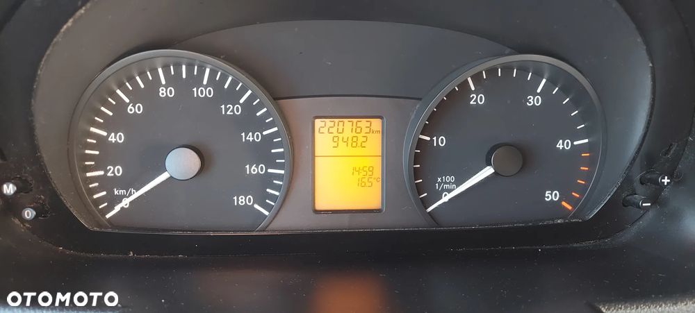 Mercedes-Benz Sprinter - 10