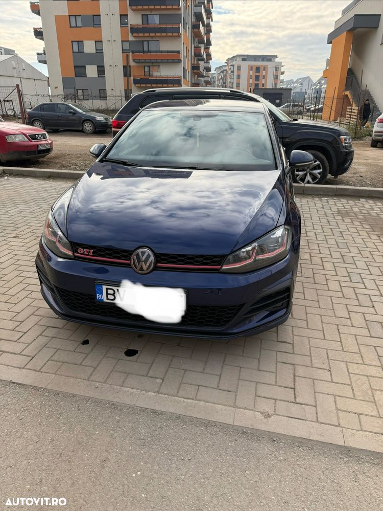 Volkswagen Golf - 2