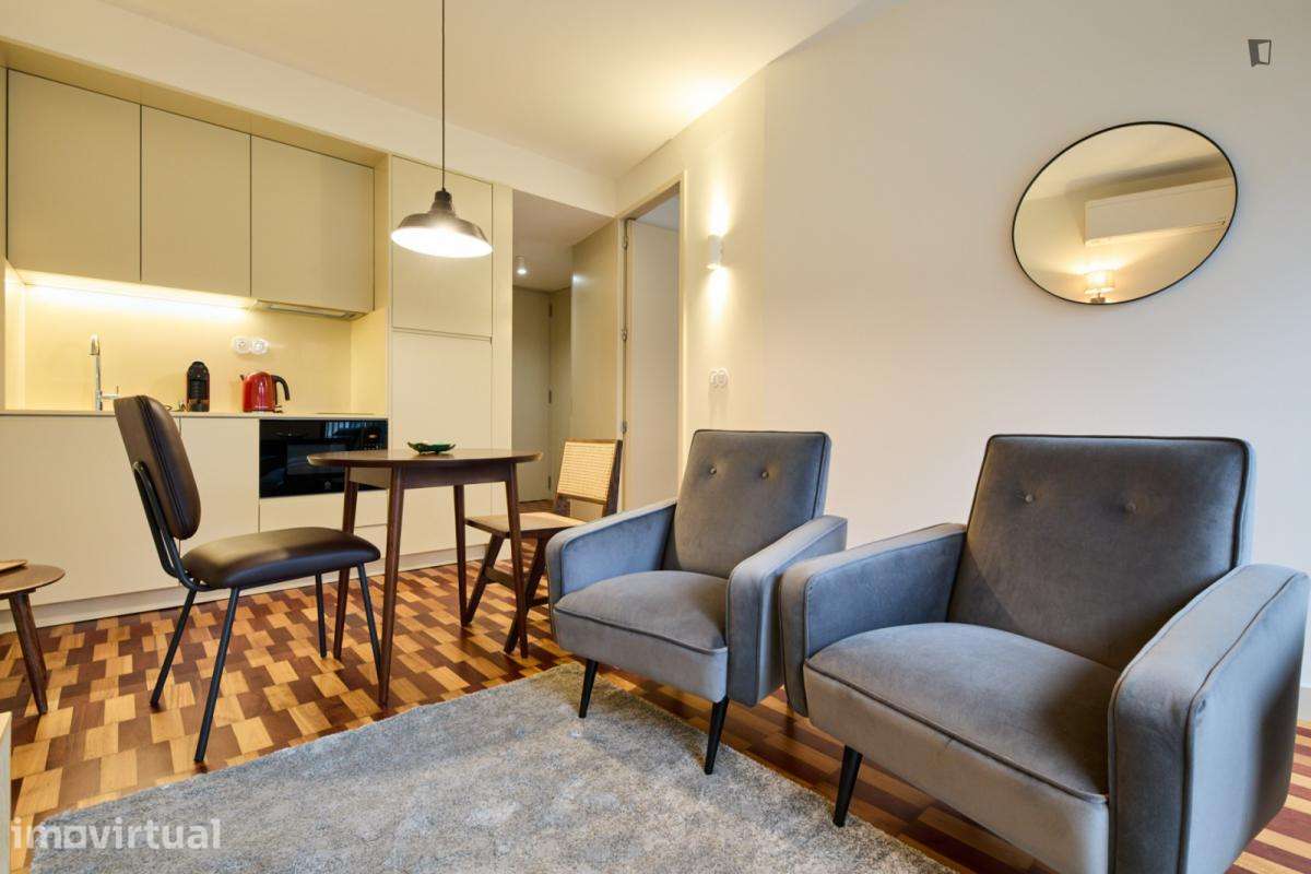Apartamento com 1 quartos - localizado em Santo Ildefonso Porto - Grande imagem: 2/23