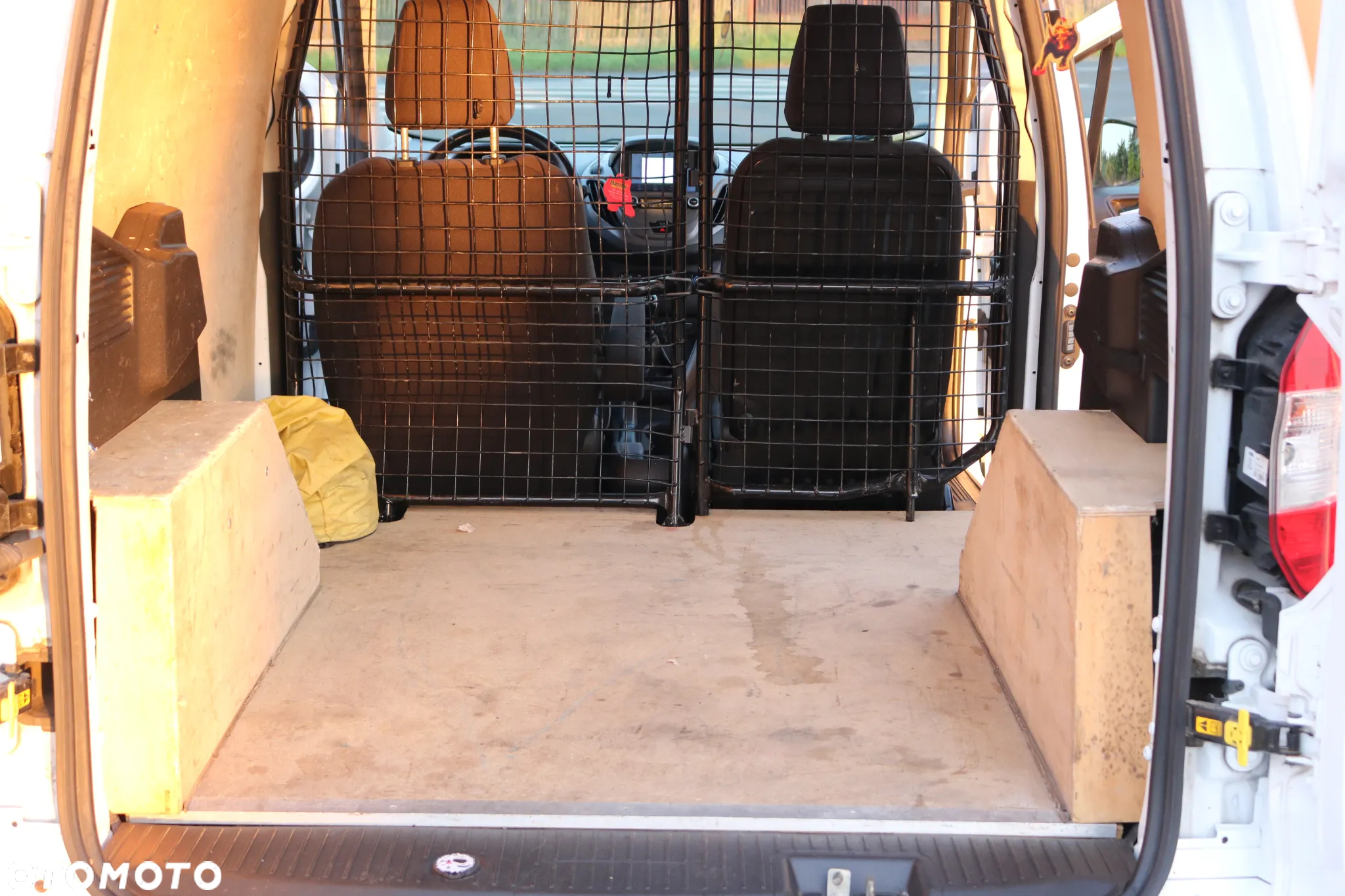 Ford Courier - 21