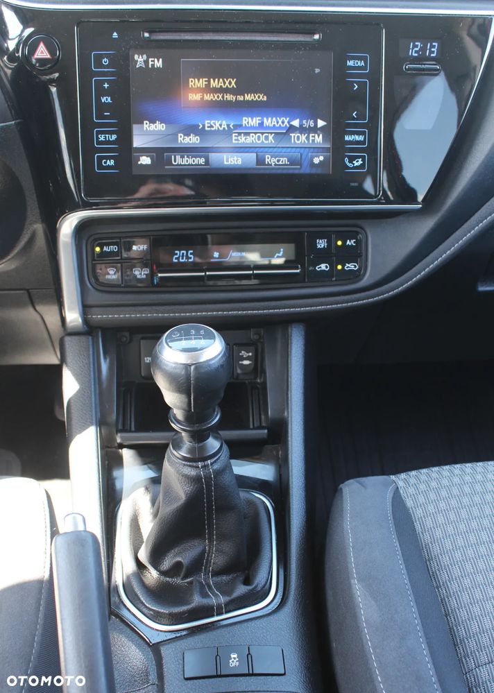 Toyota Auris 1.6 Premium Comfort - 35