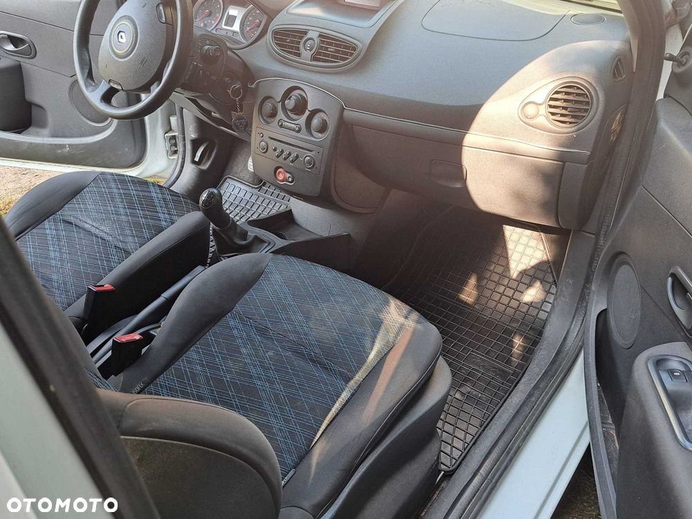 Renault Clio 2008 photo 2