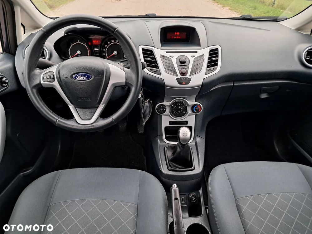Ford Fiesta 1.6 TDCi DPF Ghia - 12
