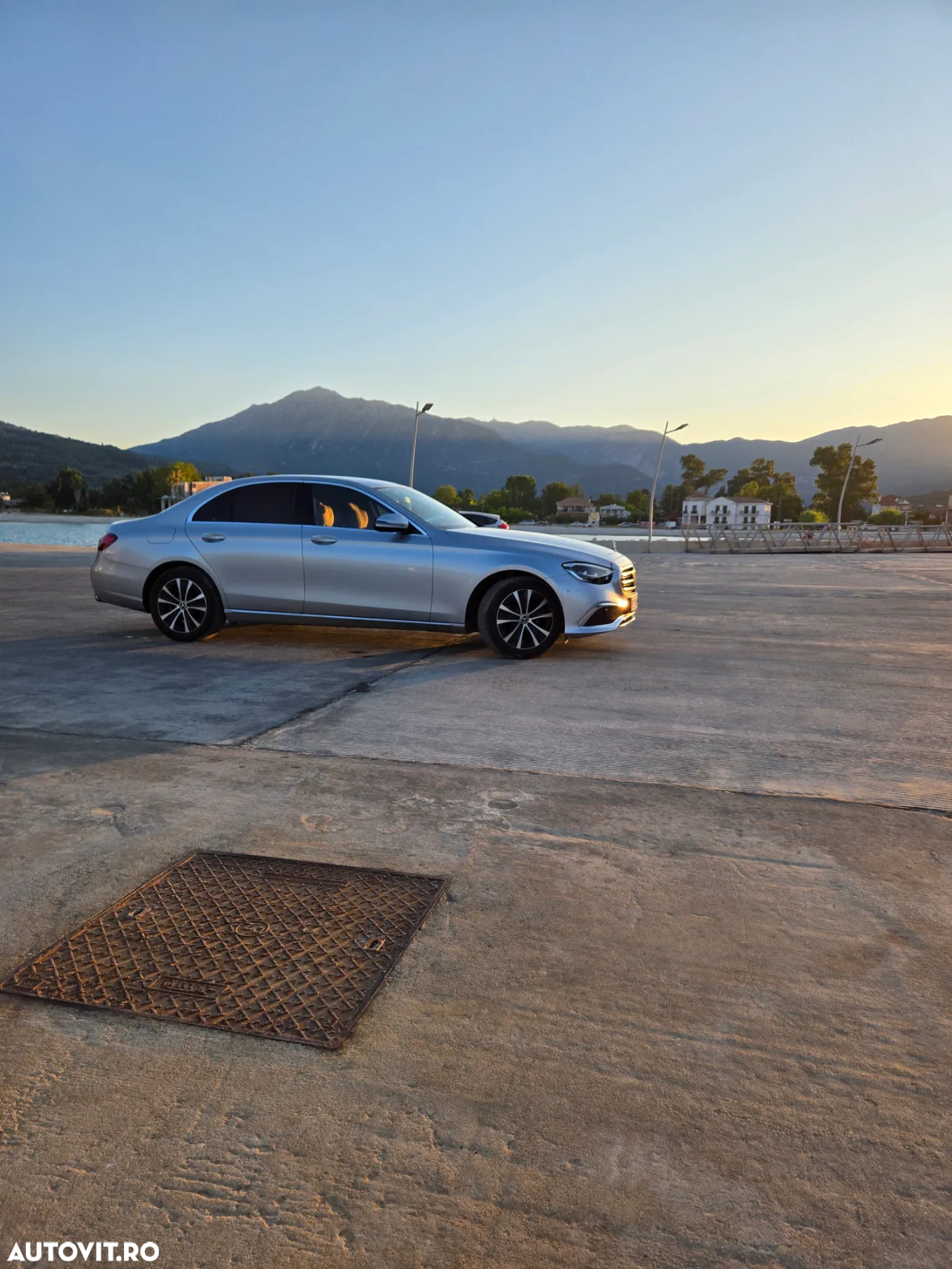 Mercedes-Benz E 220 d 4Matic T 9G-TRONIC - 32