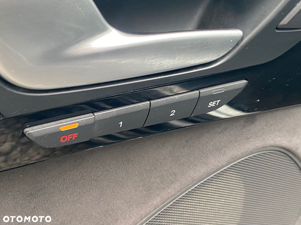Audi A8 3.0 TDI DPF clean quattro tiptronic - 33