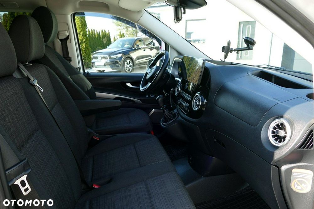 Mercedes-Benz Klasa V - 21