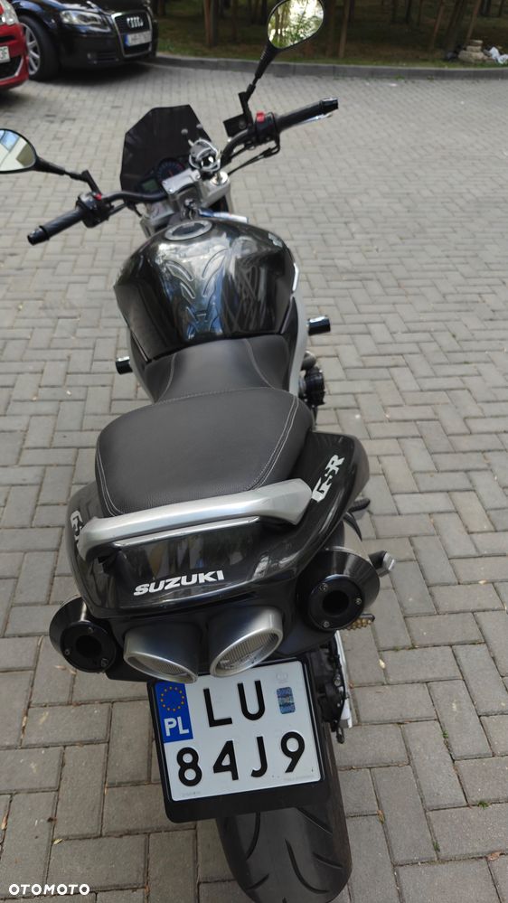 Suzuki GSR - 7