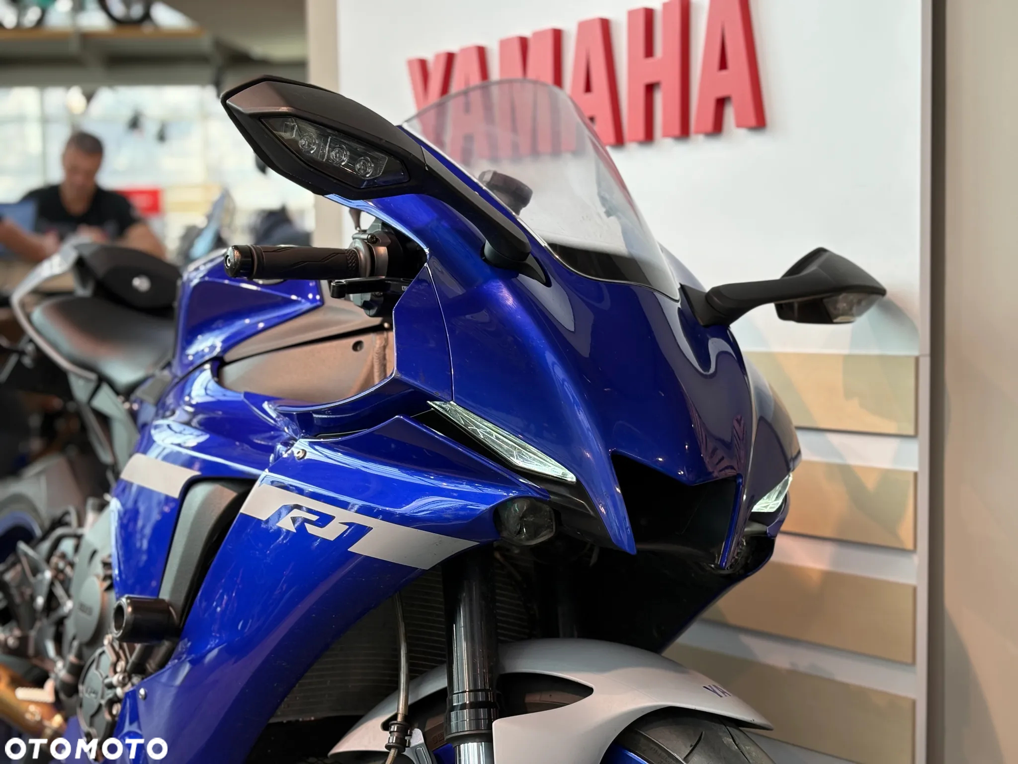 Yamaha R1 - 5