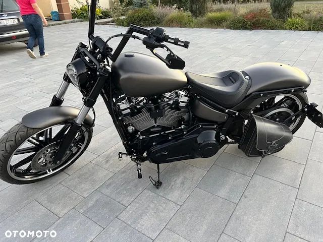 Harley-Davidson Softail Breakout - 1