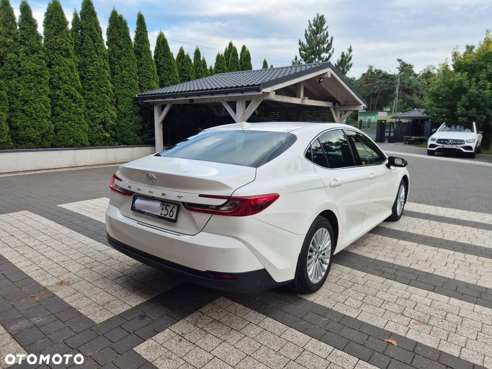 Toyota Camry - 17