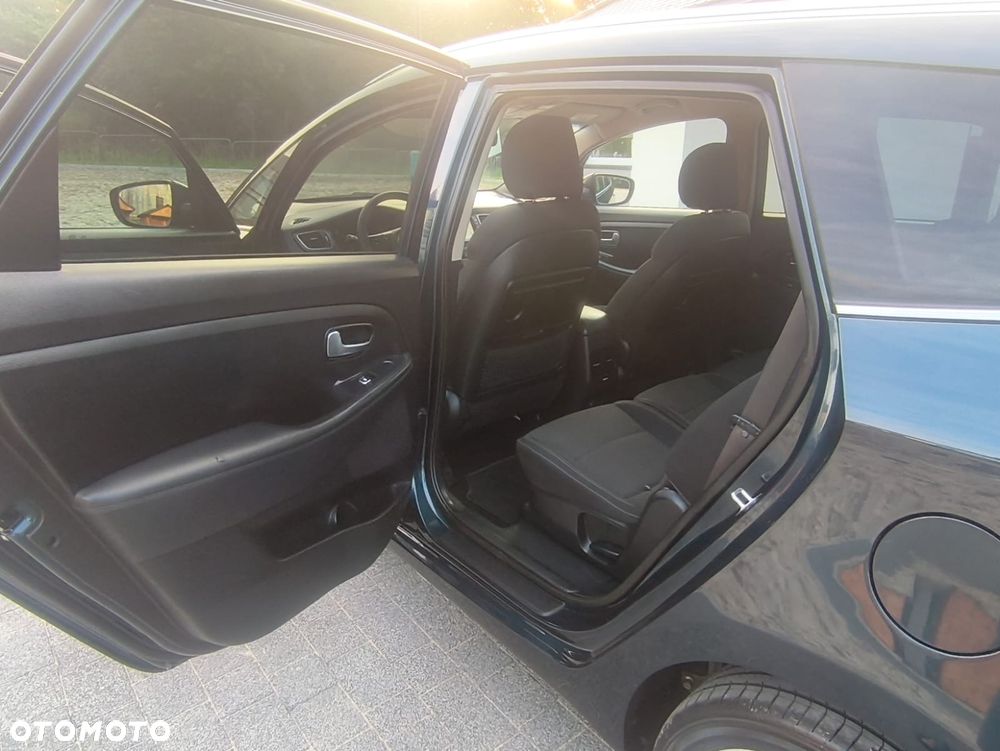 Kia Carens 1.6 GDI Business Line EU6 - 13