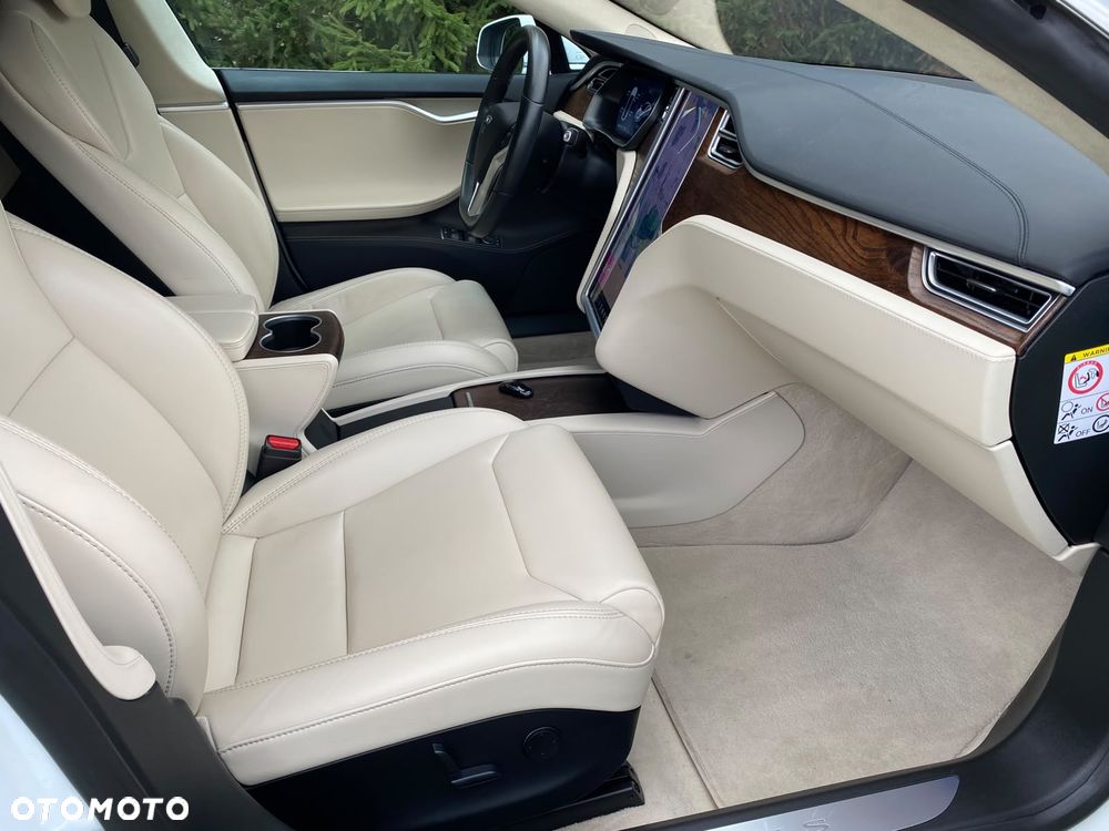Tesla Model S - 11
