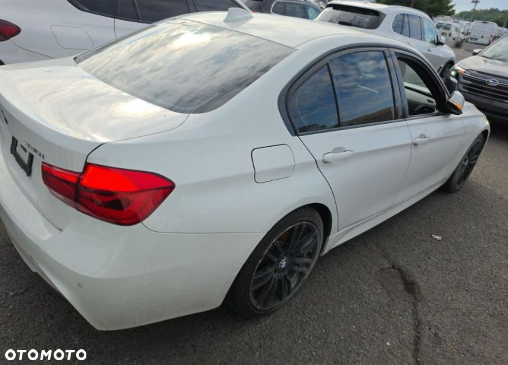 BMW Seria 3 330i xDrive M Sport - 4
