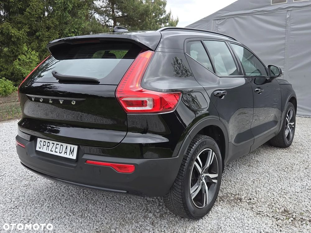 Volvo XC 40 T2 Plus Dark - 32