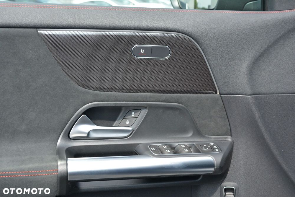 Mercedes-Benz GLA 200 AMG Line - 14