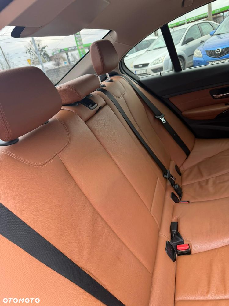 BMW Seria 3 328i Luxury Line - 17