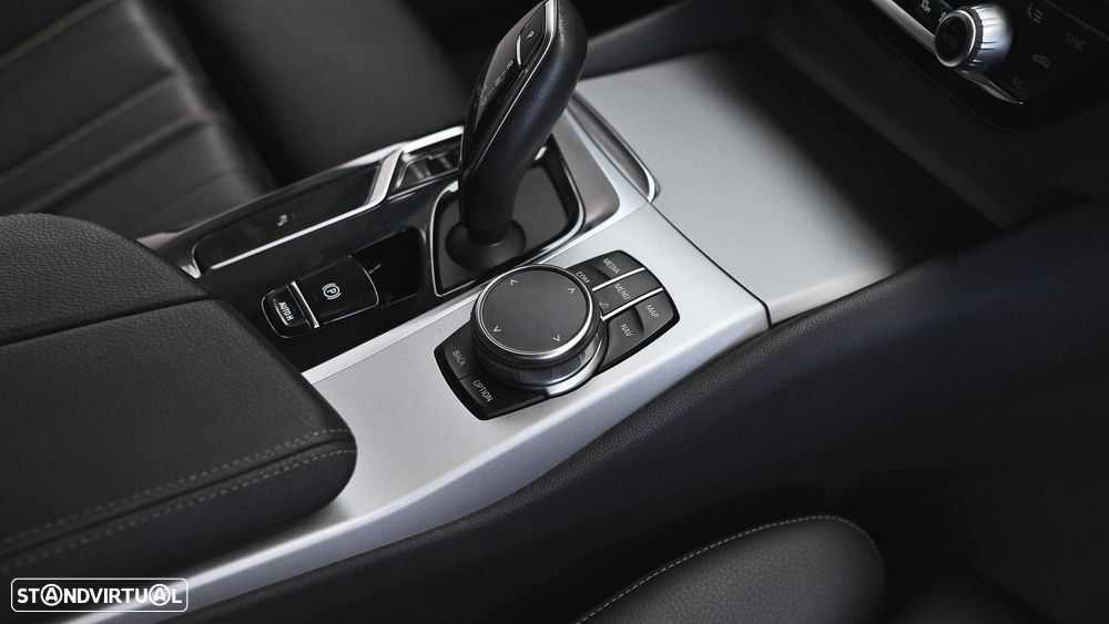 BMW 520 d Pack Desportivo M Auto - 36
