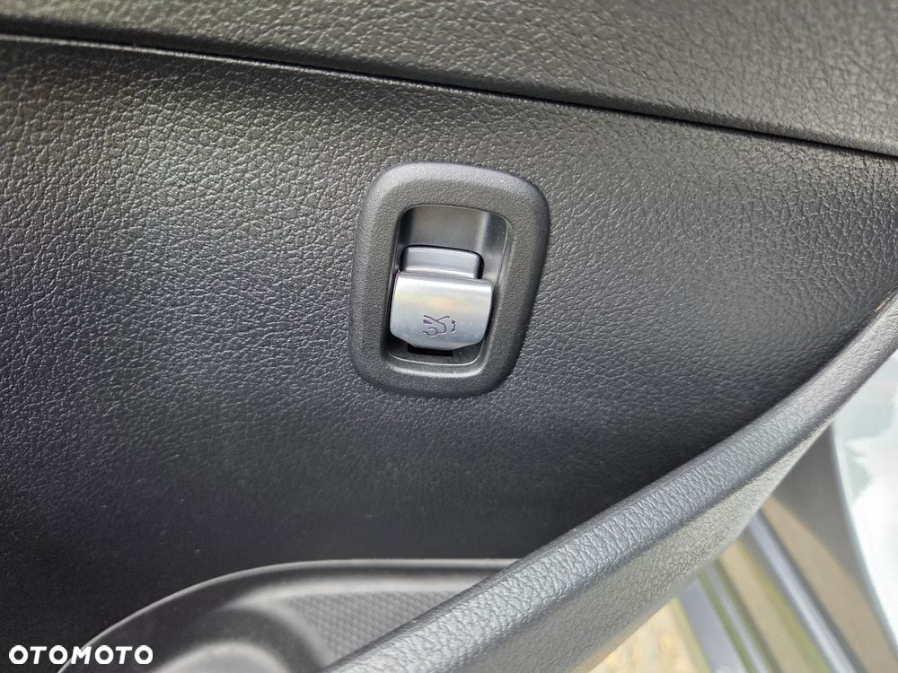 Mercedes-Benz Klasa C 220 d 9G-TRONIC - 25