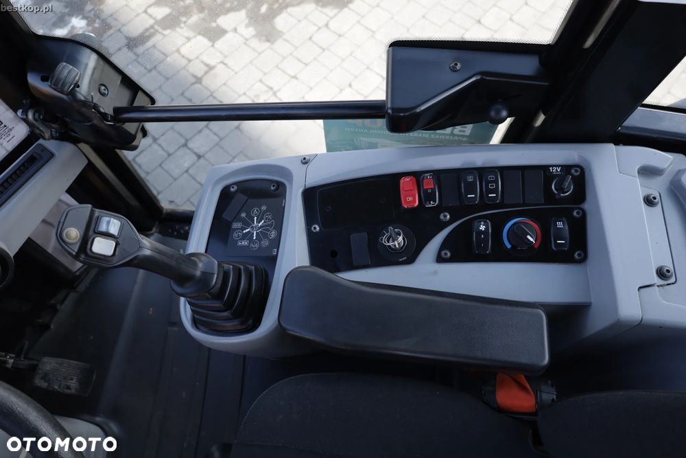 Caterpillar CAT 906M - 35