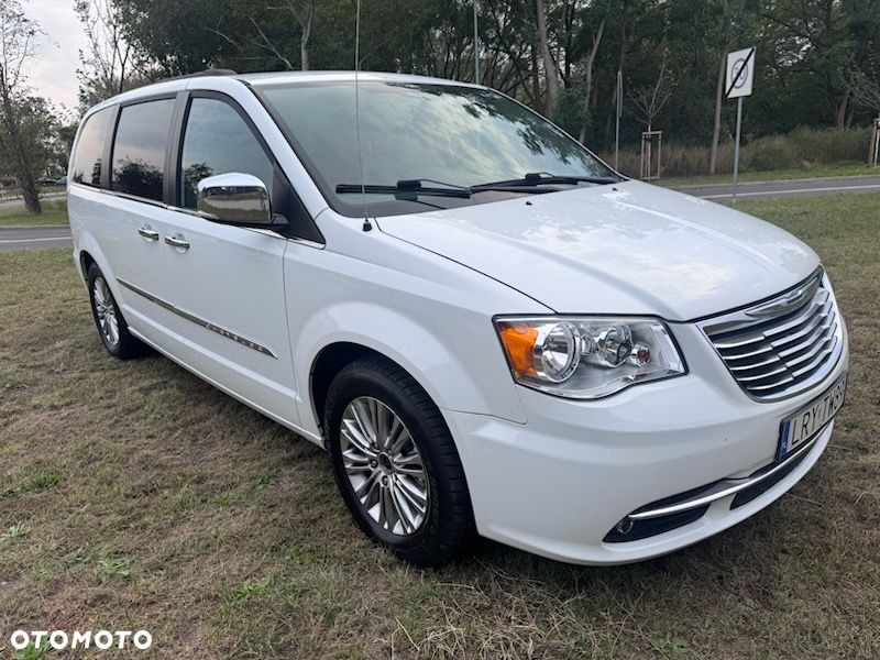 Chrysler Town & Country 3.6 Limited - 18
