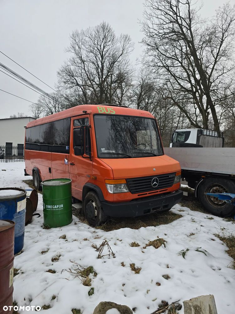 Mercedes-Benz 818 - 2