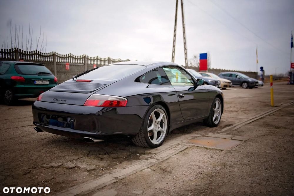 Porsche 911 Carrera - 12
