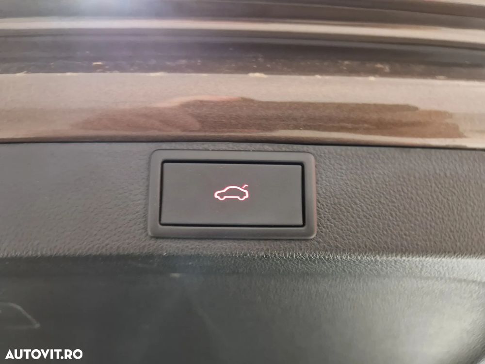 Skoda Octavia Combi 2.0 TDI DSG 4X4 Scout - 24