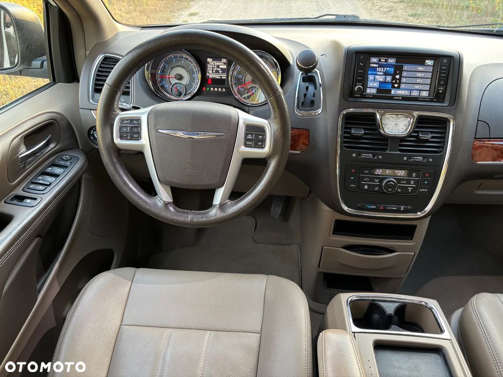 Chrysler Town & Country 3.6 Limited - 17