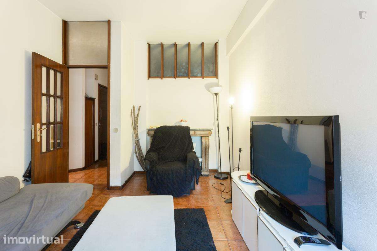 Apartamento com 1 quartos - localizado em Paranhos Porto - Grande imagem: 2/9