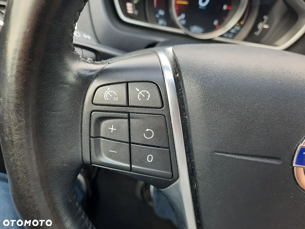 Volvo V40 D3 Momentum - 33