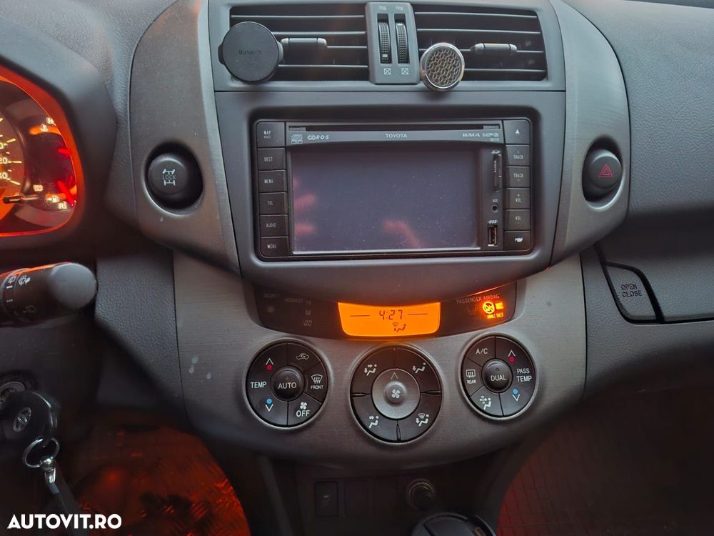 Toyota RAV4 2.2 D-4D Comfort - 1