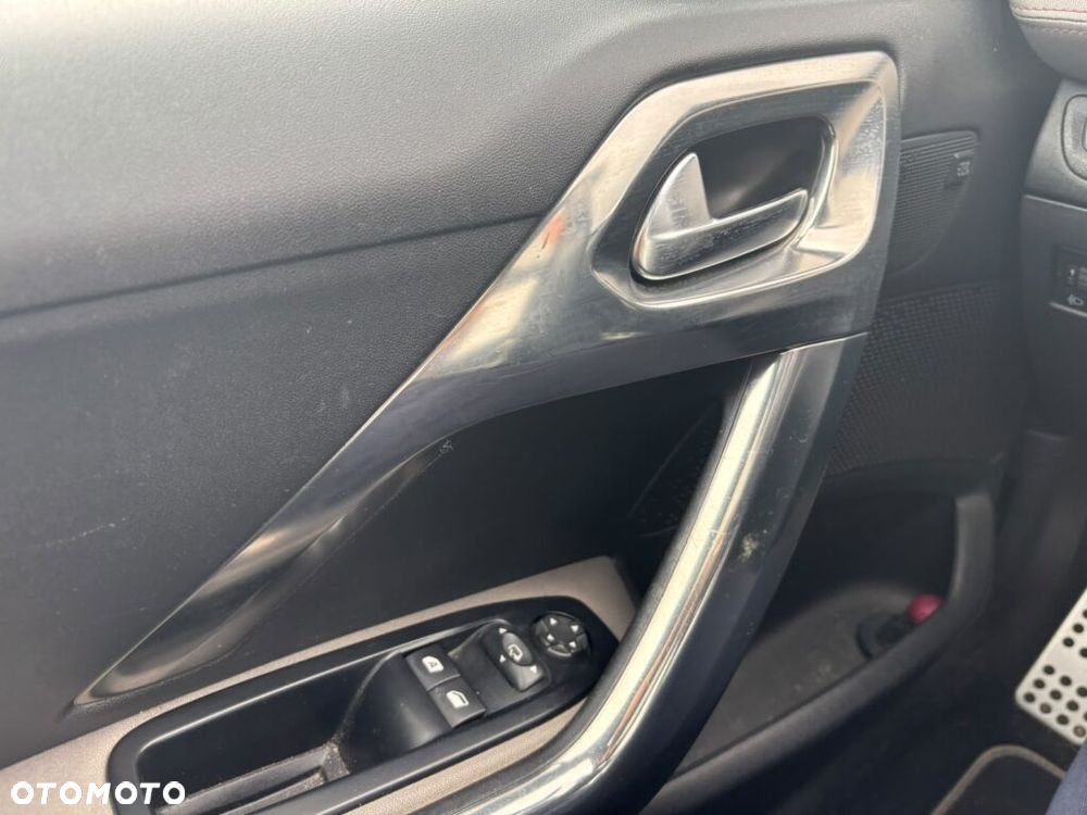 Peugeot 208 155 THP Allure - 10