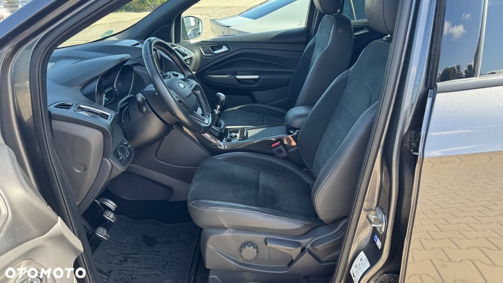 Ford Kuga 1.5 EcoBoost 2x4 ST-Line - 24