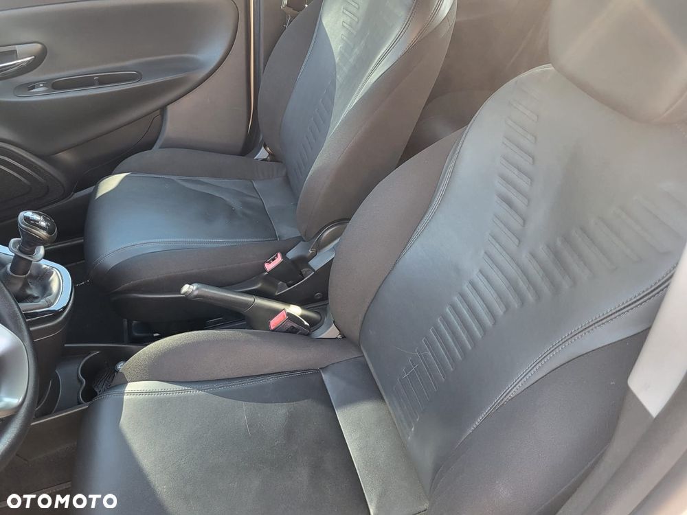 Lancia Ypsilon 0.9 Platinum S&S - 4