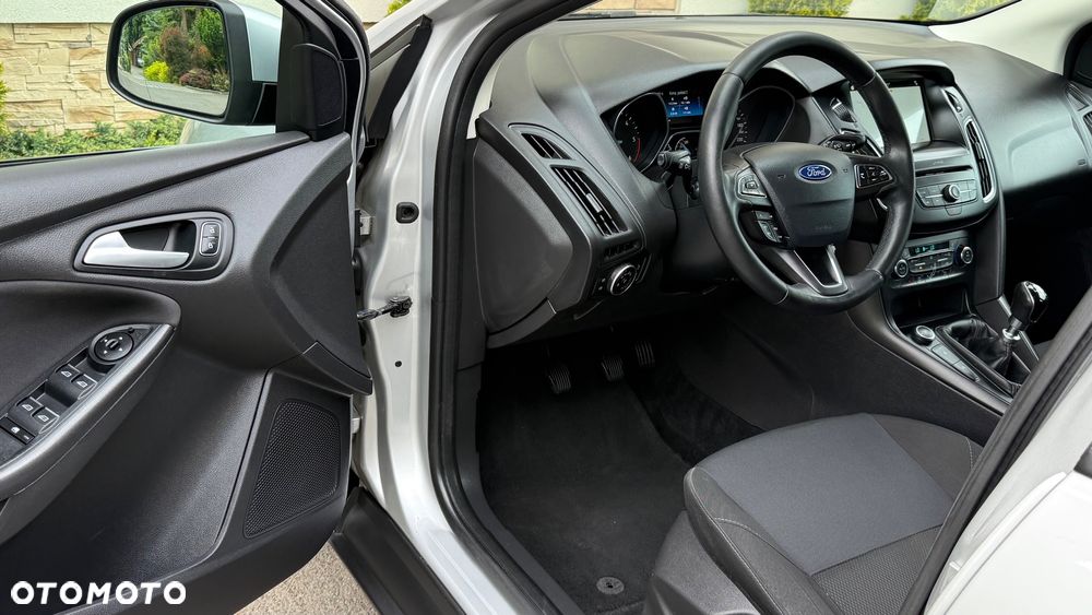 Ford Focus - 25