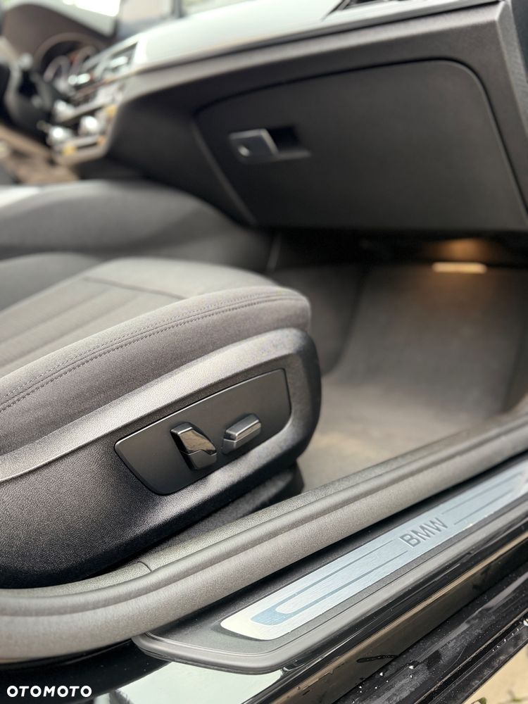 BMW Seria 5 520d xDrive Luxury Line - 28
