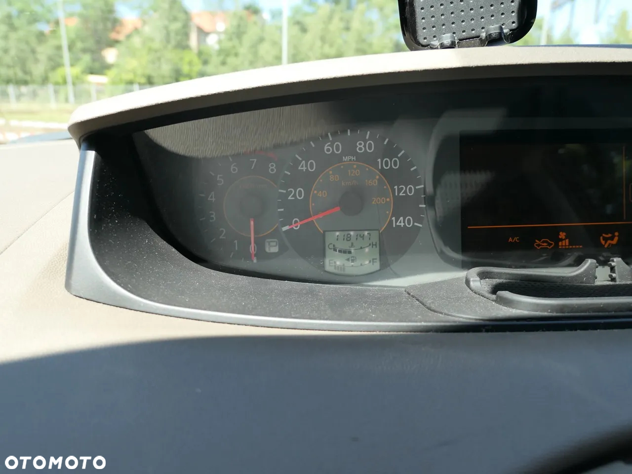 Nissan Quest - 19