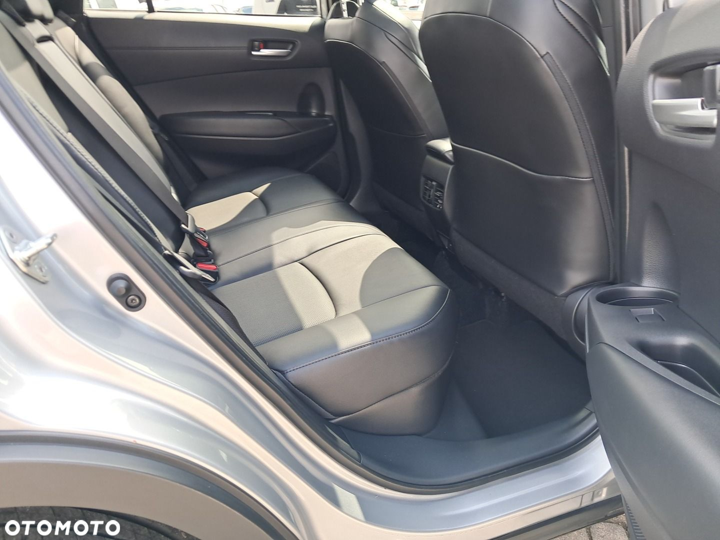 Toyota Corolla Cross 2.0 Hybrid Premiere Edition AWD - 27