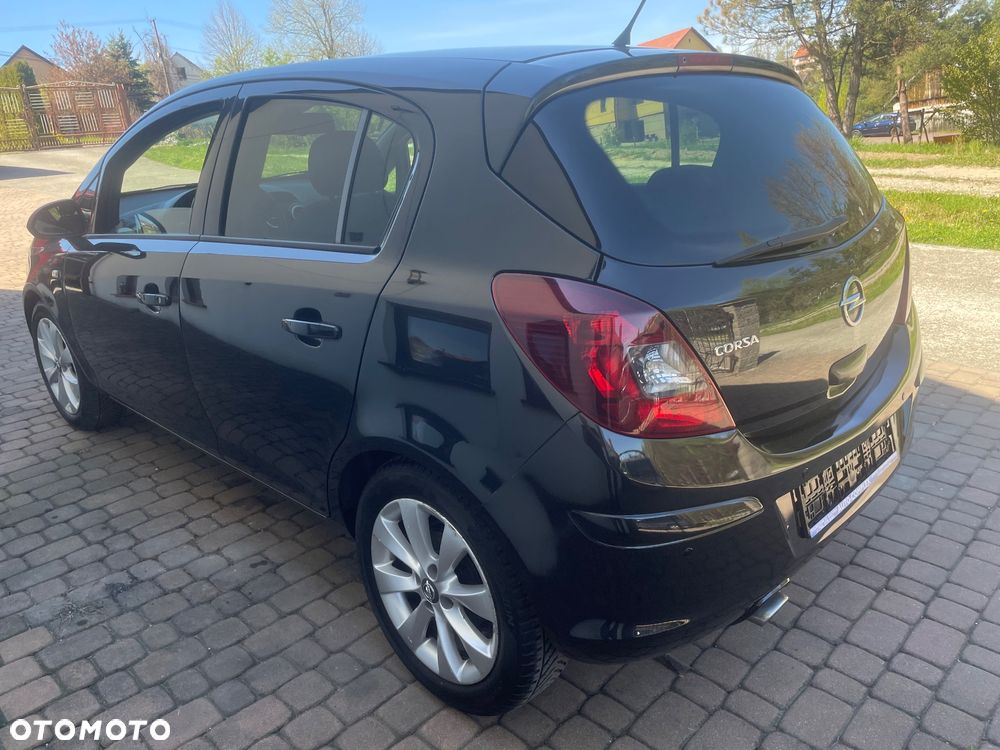 Opel Corsa 1.2 16V Cosmo - 2