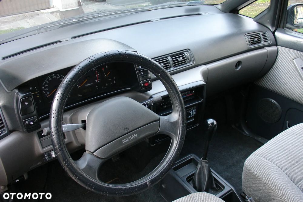 Nissan Prairie 2.0 SLX 5os - 6