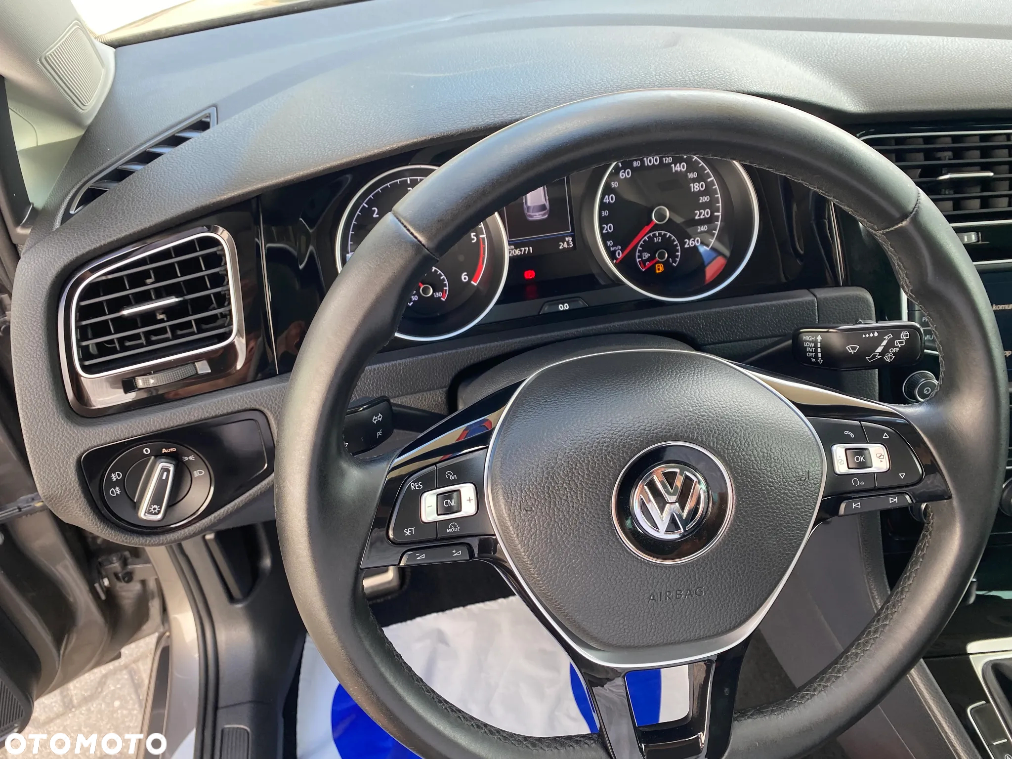 Volkswagen Golf - 21